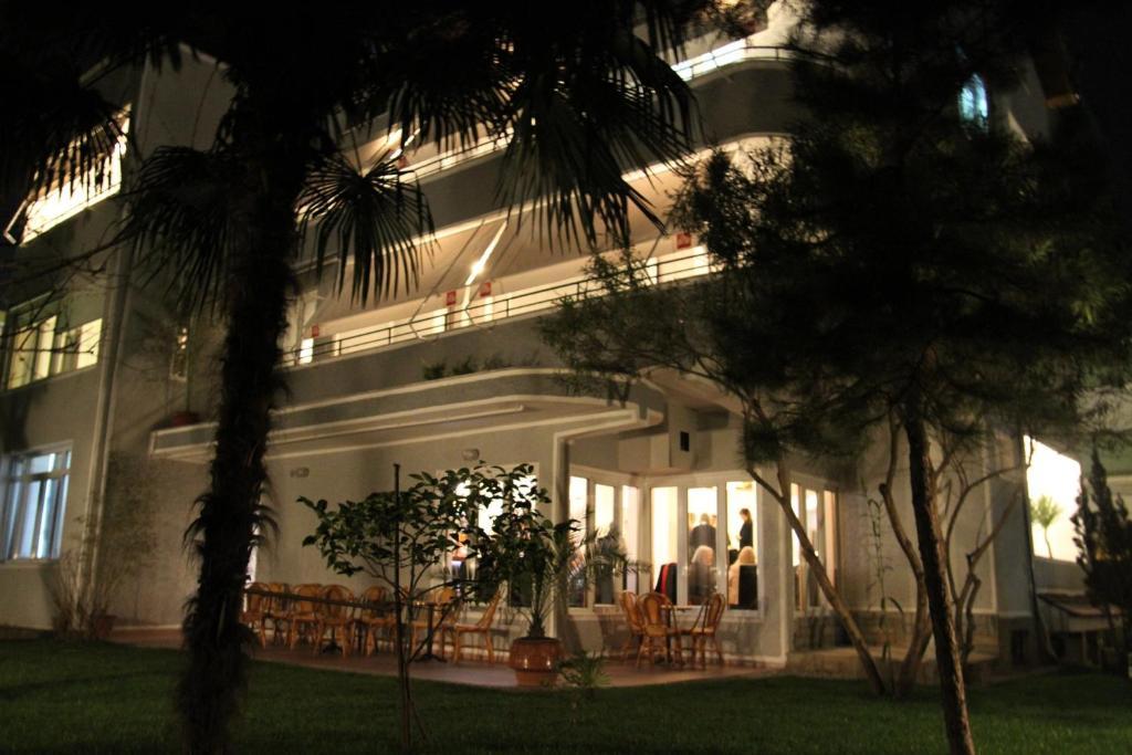 Hotel De Paris Тирана Екстериор снимка