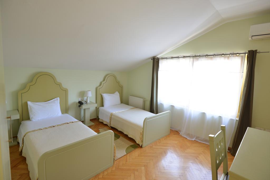 Hotel De Paris Тирана Стая снимка